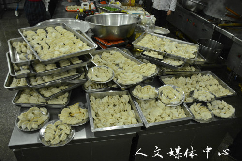 人文团学会内部包饺子活动顺利举行