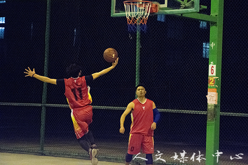 激情动感 盛世篮球 亚洲成人久久举办新老生篮球赛
