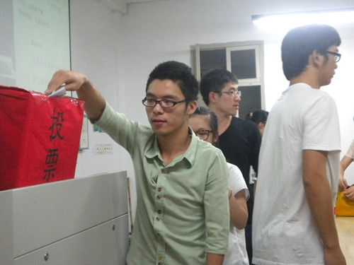 亚洲成人久久举行第十四届团学会换届选举