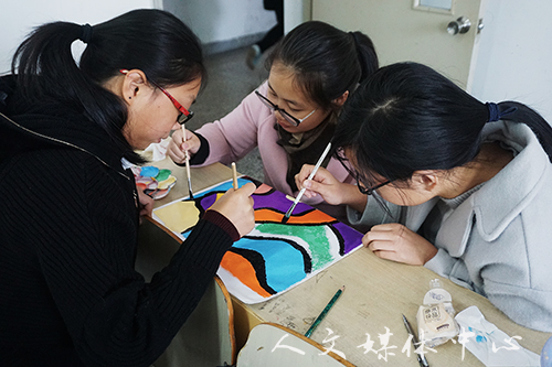 “袋”上创意 环保同行 亚洲成人久久举办创意环保袋设计大赛