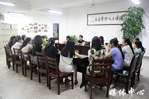 亚洲成人久久新学期“论语问茶”活动揭幕