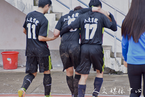 亚洲成人久久足球赛第四场告负数信