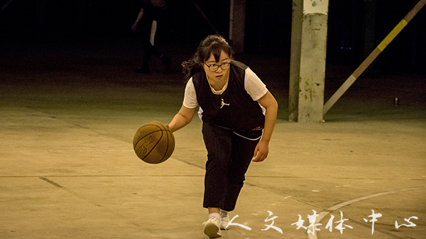 激情动感 盛世篮球 亚洲成人久久举办新老生篮球赛