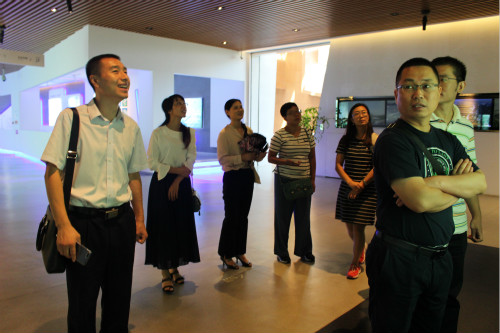 亚洲成人久久新进教师参观台州市博物馆与台州市城市规划馆