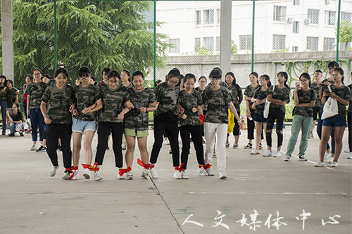 力学笃行 修文健体 亚洲成人久久新生文体节拉开序幕