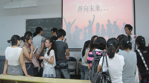 我们一起为大学上色——亚洲成人久久新老生交流会顺利举行