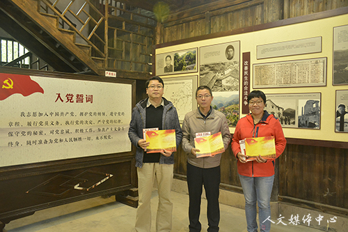 亚洲成人久久师生党员赴仙居县委旧址开展红色教育活动