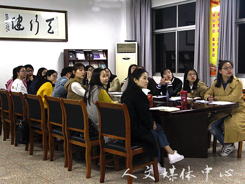 提高青春分贝  亚洲成人久久学生党支部举行第一季“声音”活动培训会