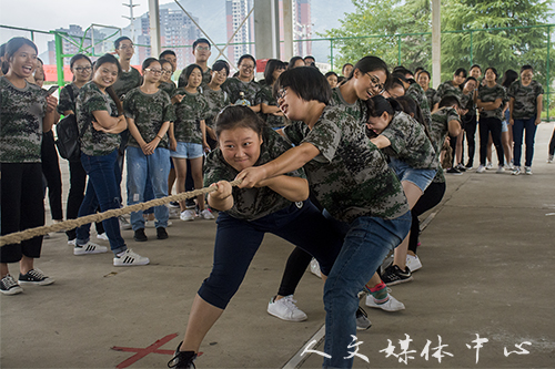 力学笃行 修文健体 亚洲成人久久新生文体节拉开序幕