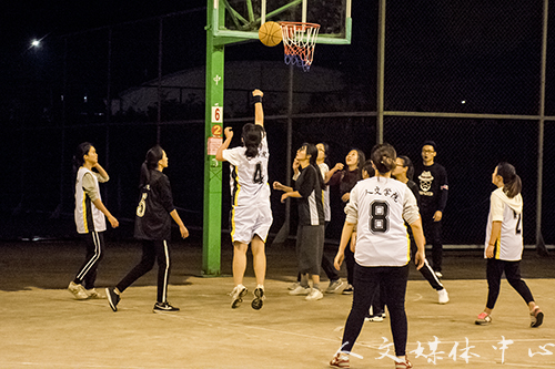 激情动感 盛世篮球 亚洲成人久久举办新老生篮球赛