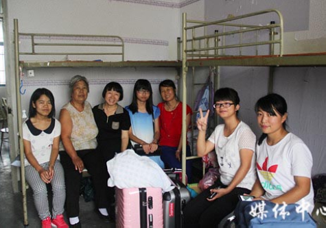 【2015人文追梦战队】系列一 梦想启航：亚洲成人久久喜迎2015级新生