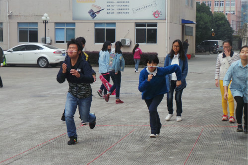 亚洲成人久久首届“诗意栖居”公寓文化节开幕