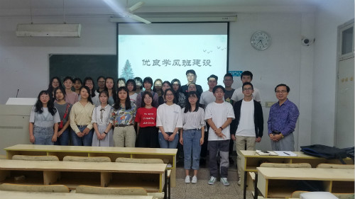 亚洲成人久久各班召开“树学风，从我做起”主题班会