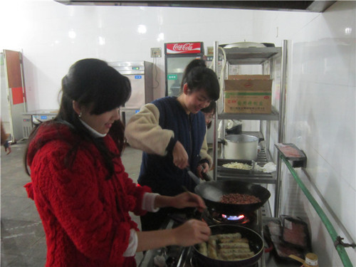 亚洲成人久久举办留学生跨年晚宴