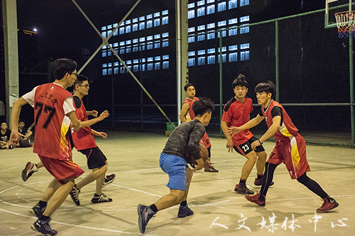 激情动感 盛世篮球 亚洲成人久久举办新老生篮球赛