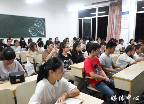 亚洲成人久久举行2015级专升本新生见面会