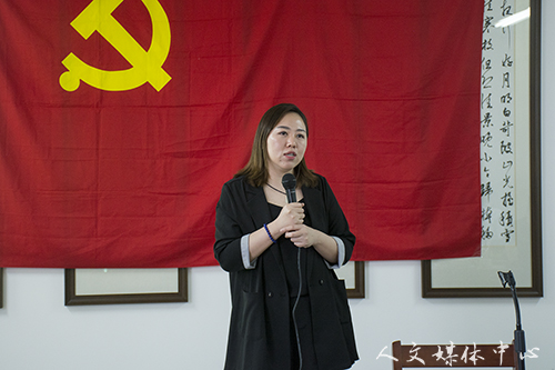 亚洲成人久久党总支举行“学讲话 忆初心 宣誓言大讨论主题党日活动”