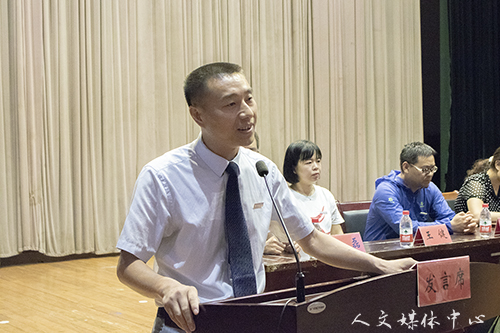 以梦为马 诗酒趁年华 亚洲成人久久举行2018级学生开学典礼