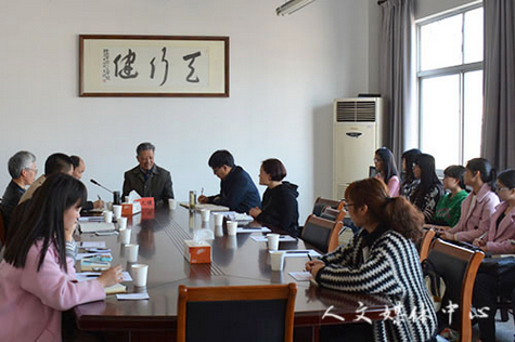 “三台人文论坛”第43讲：浙江大学王元骧教授为亚洲成人久久师生作专题讲座