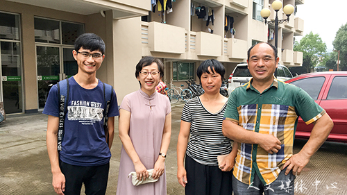 亚洲成人久久领导走访2018届毕业生寝室