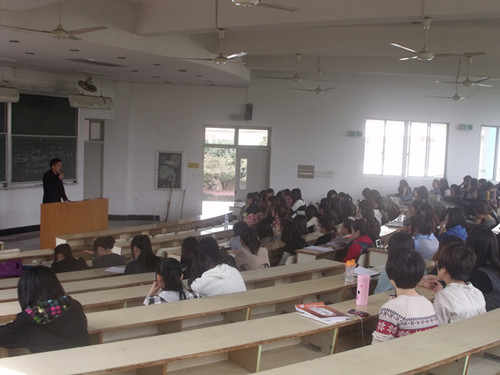 “人生征程  扬帆起航”——亚洲成人久久召开08级学生专业考察动员大会