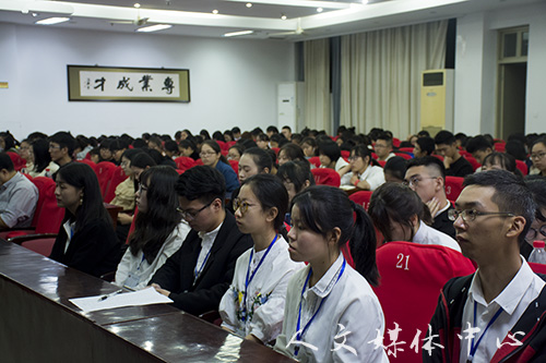 行万里路而后识真知 亚洲成人久久举行暑期实践交流会