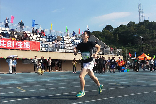 【奔跑吧】心之所向 素履以往——访1500米运动员杨振