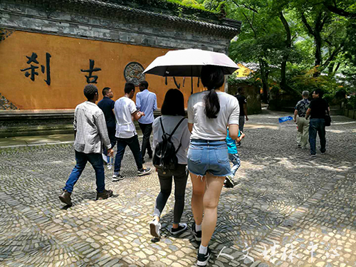 我校留学生受邀参加“浙东唐诗之路文化节和天台山儒学文化节”