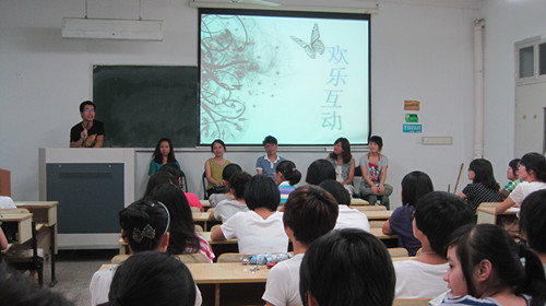 我们一起为大学上色——亚洲成人久久新老生交流会顺利举行