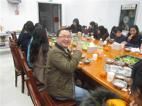 亚洲成人久久举办留学生跨年晚宴