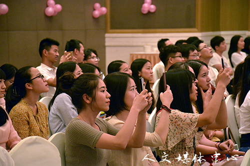 无悔青春 梦想起航 亚洲成人久久举行2017届毕业典礼