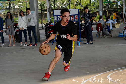 群雄逐鹿 谁主篮坛 亚洲成人久久新老生篮球赛收官