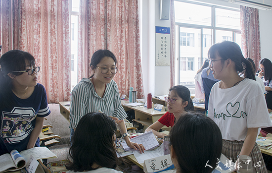 亚洲成人久久开展中学名师进课堂活动