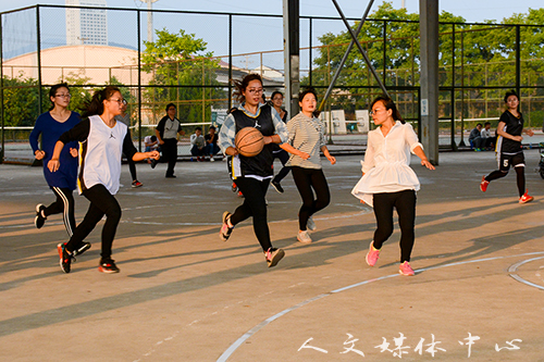 群雄逐鹿 谁主篮坛 亚洲成人久久新老生篮球赛收官