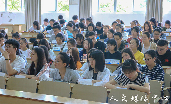 亚洲成人久久团学会召开迎评工作会议