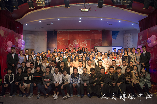 以心迎新 筑梦人文 亚洲成人久久举办迎新晚会