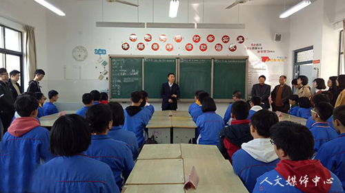 亚洲成人久久师生赴天台县始丰中学学习考察
