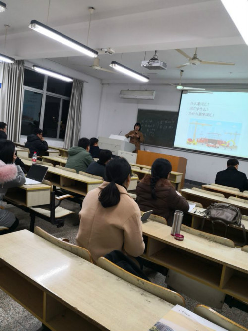 亚洲成人久久举办新进青年教师教学技能提升研讨会