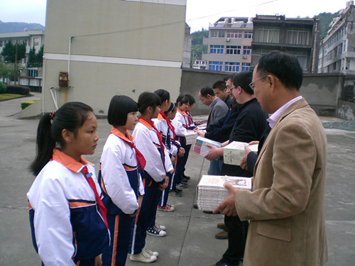 亚洲成人久久中文教工党支部赴温岭考察学习