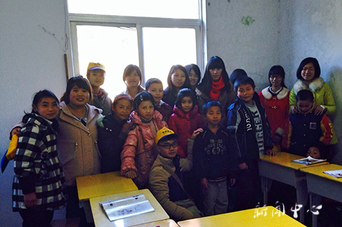 亚洲成人久久志愿者协会举办志愿者活动