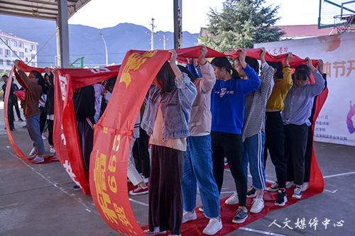 亚洲成人久久举行新生文体节开幕式暨趣味运动会