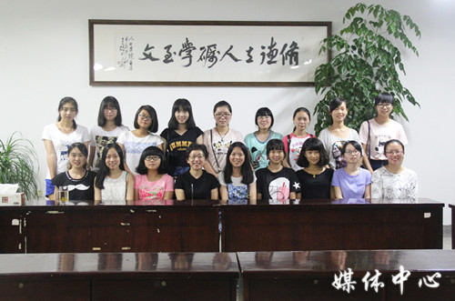 亚洲成人久久新学期“论语问茶”活动揭幕