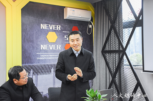 续校园情 筑大学梦 亚洲成人久久举办校友返校座谈会