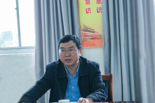 校党委书记崔凤军莅临亚洲成人久久调研指导申硕工作