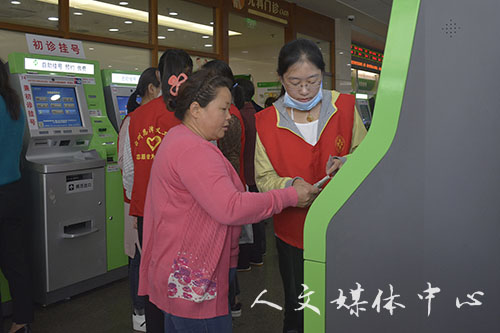 用心传递爱意 亚洲成人久久志愿者开展恩泽义工活动