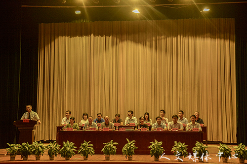 以梦为马 诗酒趁年华 亚洲成人久久举行2018级学生开学典礼