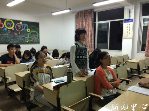 亚洲成人久久开展新闻中心评稿交流会