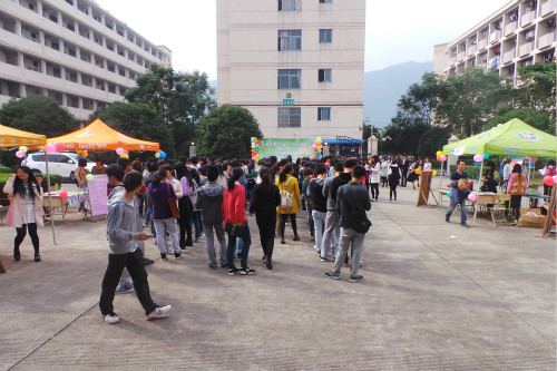 亚洲成人久久首届“诗意栖居”公寓文化节开幕