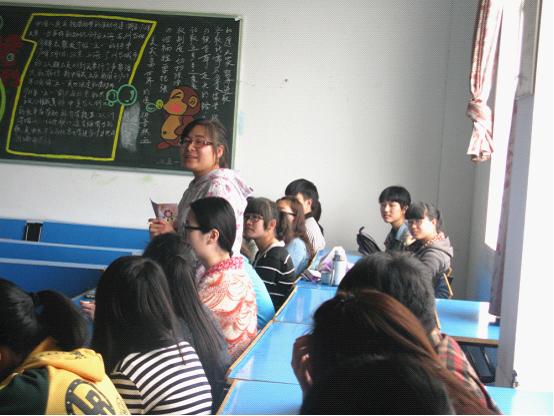 亚洲成人久久积极组织开展“励志•感恩•成才”主题教育活动