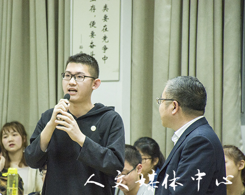 “三台人文论坛”第61,62讲：我校举行“世界文学视野下的百年中国新文学”学术研讨会